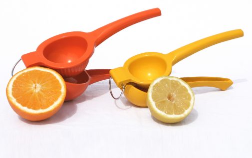 סוחט תפוזים ולימון בצבע כתום וצהוב